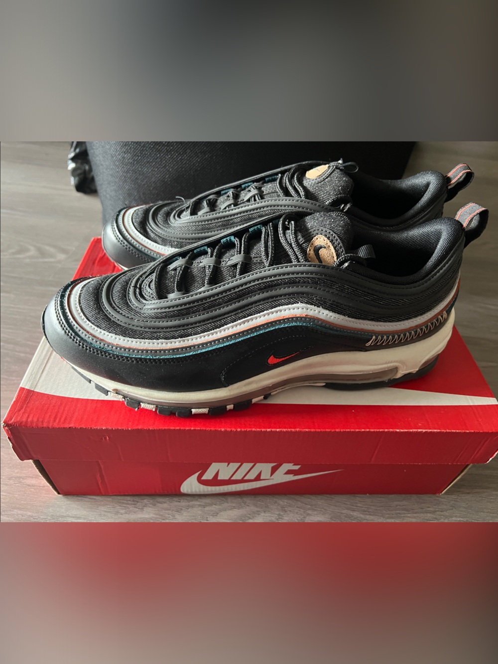 SOLD! NOT AVAILABLE! Nike Men’s Black with Crimson red Accent - Air Max 97 - Picture 5 of 10